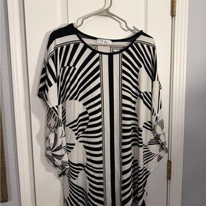 Black and White Geometric Patterned Top